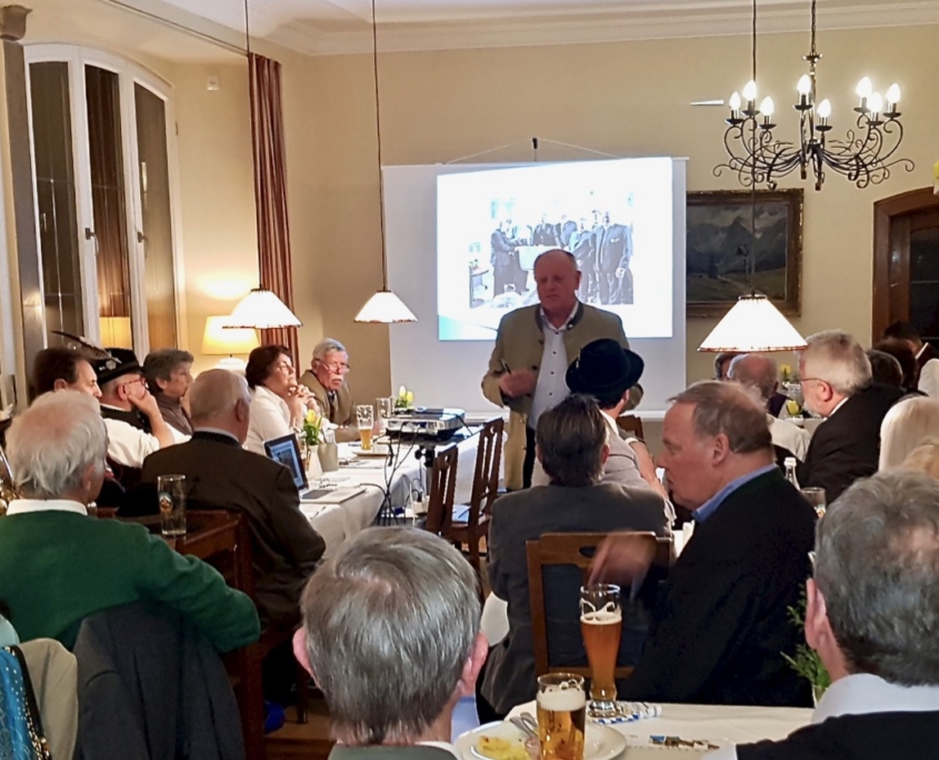 Bayernbund Kreisverband RosenheimVorsitzender Christian Glas bei seinem Jahresbericht