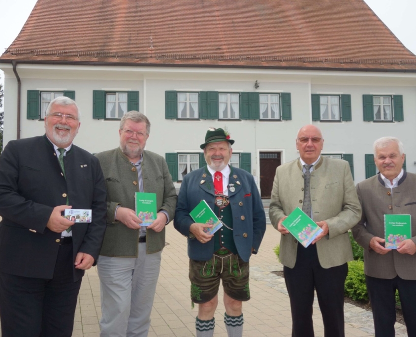 Vorstandsmitglieder des Bayerischen Trachtenverbandes und des Bayernbundes