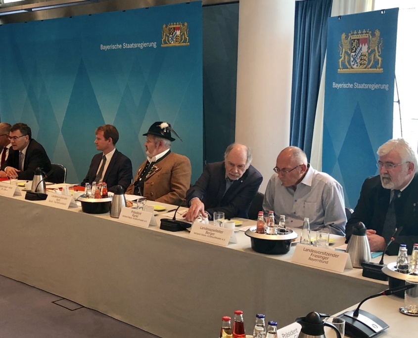 Spitzengespräch mit Vertretern von 24 bayerischen Traditionsvereinen in der Staatskanzlei