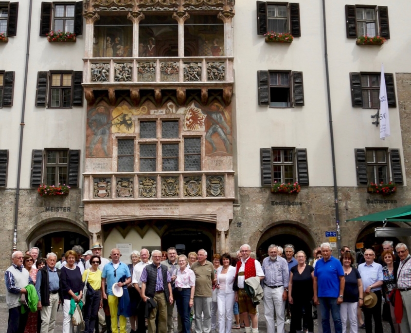 Bayernbund-Mitglieder in der Altstadt von Innsbruck