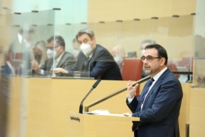 Staatsminister Klaus Holetschek MdL am Rednerpult im Bayerischen Landtag. (Foto: Bayer. Landtag)