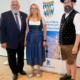 Landesvorsitzender Sebastian Friesinger, MdL mit der neuen stellvertretenden Landesvorsitzenden Monika Kaltner und dem neuen Beisitzer Sebastian Langwieser (rechts).